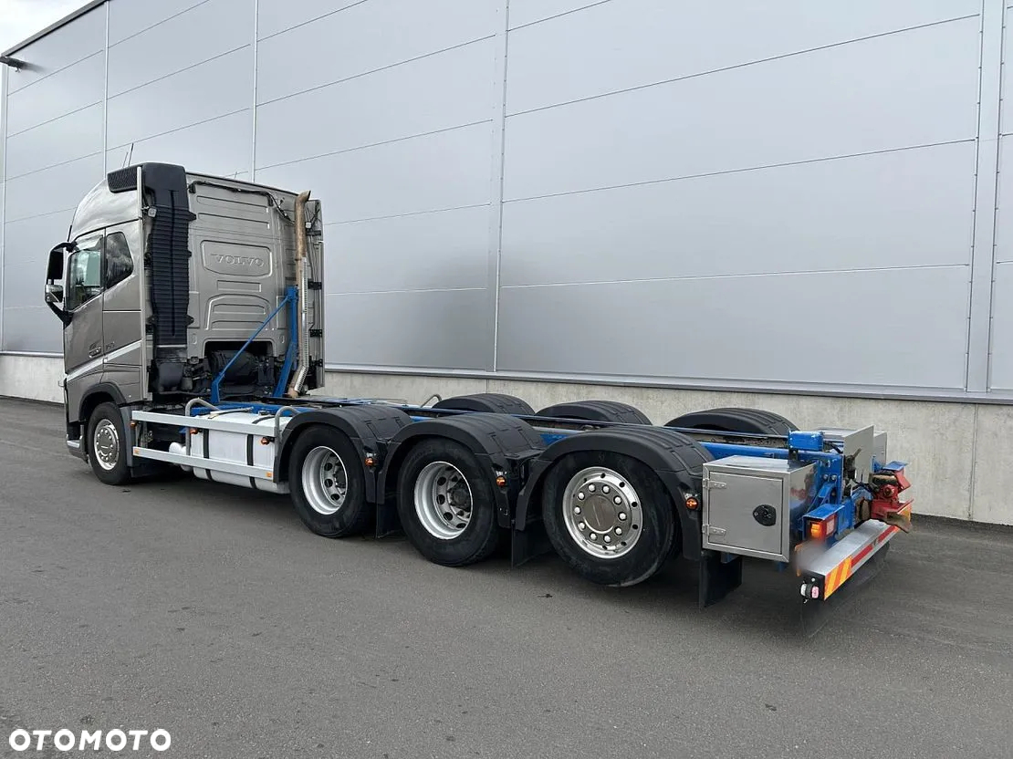 Volvo FH16 750 8x4x4 / 750 KM! / Rama do zabudowy / 4. oś skrętna i podnoszona - 3