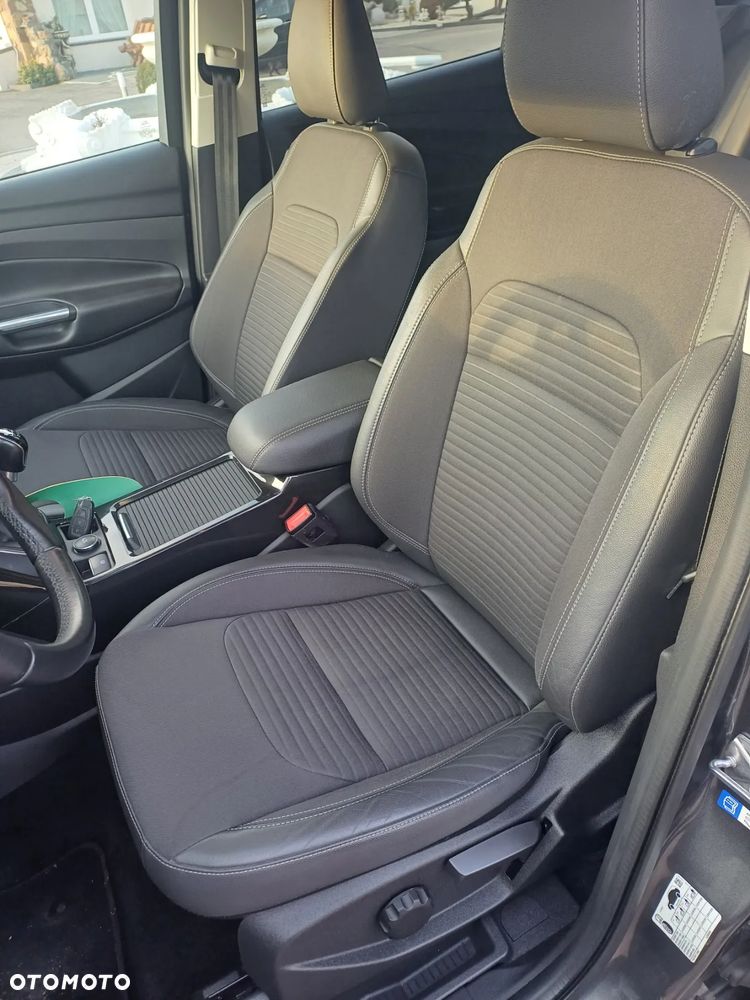 Ford Kuga 1.5 EcoBoost 2x4 Titanium - 24