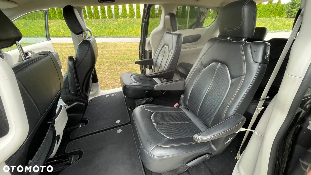 Chrysler Pacifica - 17