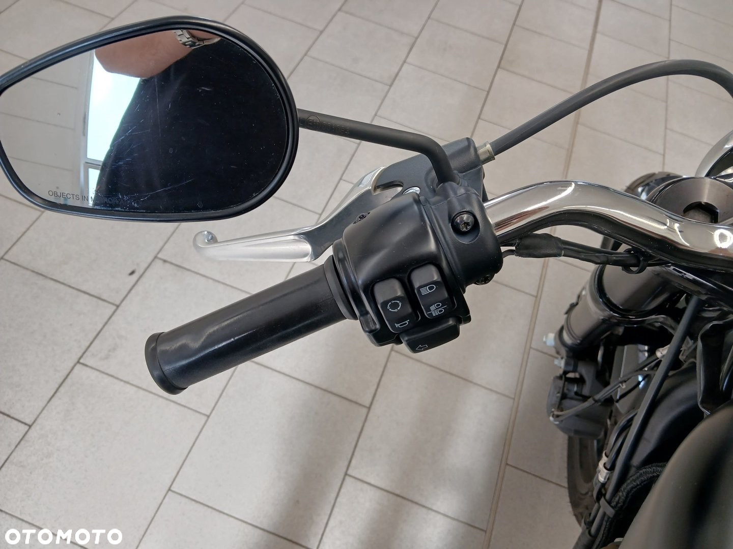 Harley-Davidson Sportster Roadster 1200R - 15