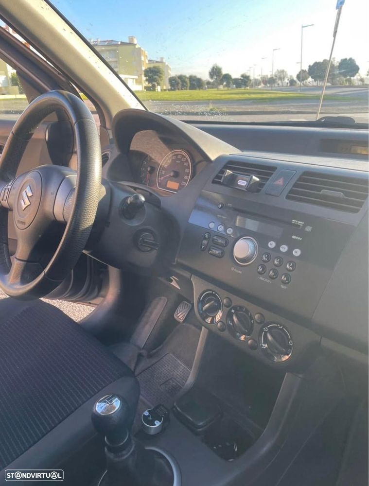 Suzuki Swift 1.3 16V GLX - 5