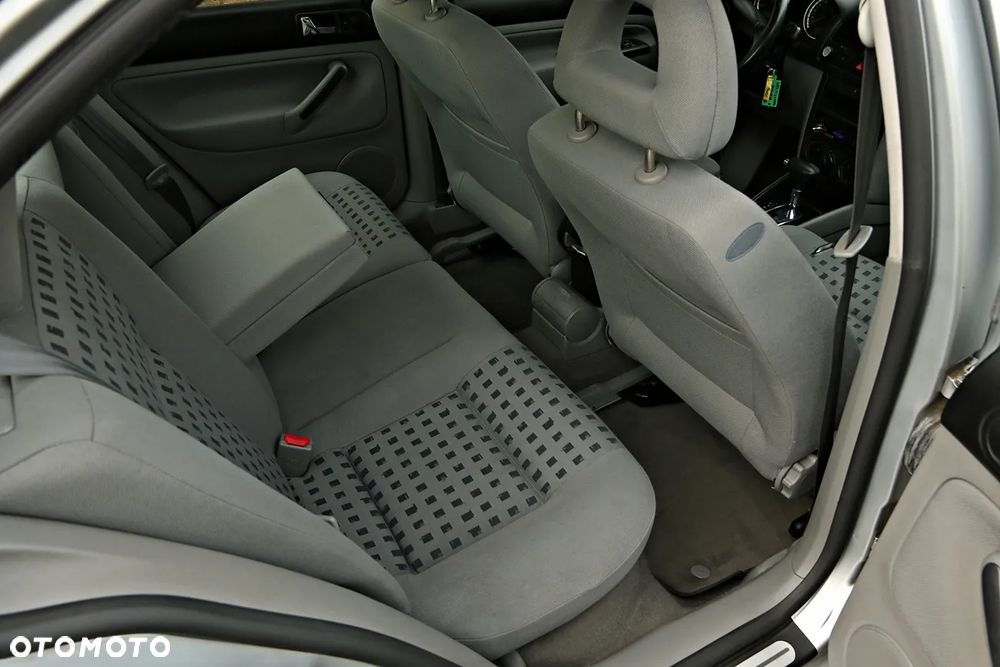 Volkswagen Bora Variant 1.6 - 30