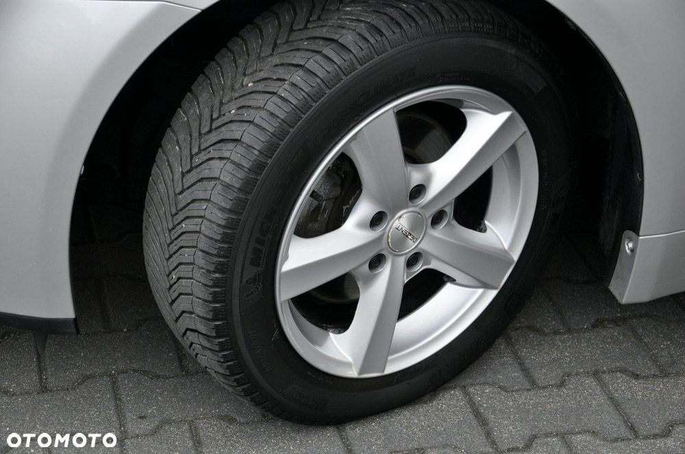 Toyota Avensis 1.8 Sol plus NAVI - 10