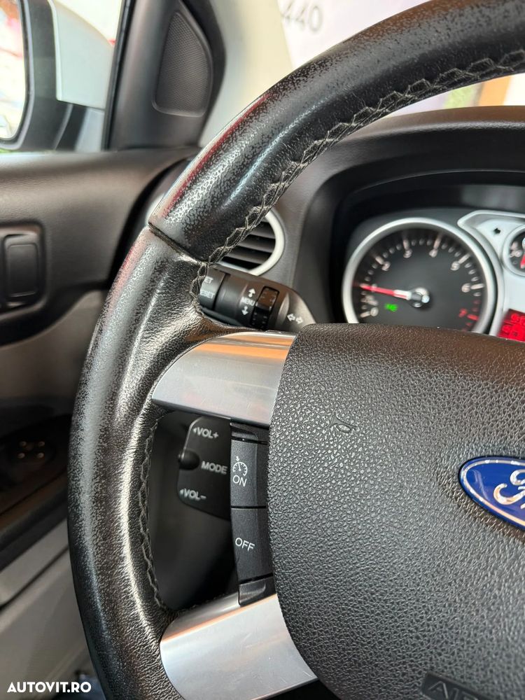 Ford Focus 1.4 16V Trend - 13