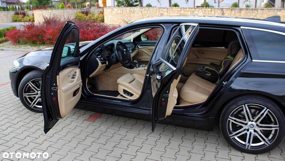 BMW Seria 5 525d - 12
