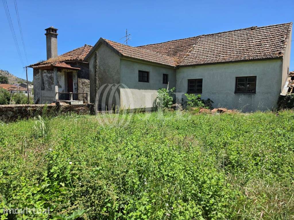 Moradia T2, para reabilitação, em Selores, Bragança - Grande imagem: 2/23