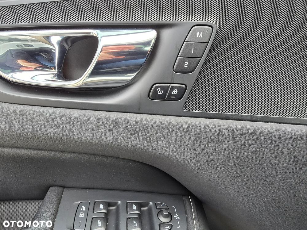 Volvo XC 60 T8 AWD Recharge Geartronic Inscription - 37