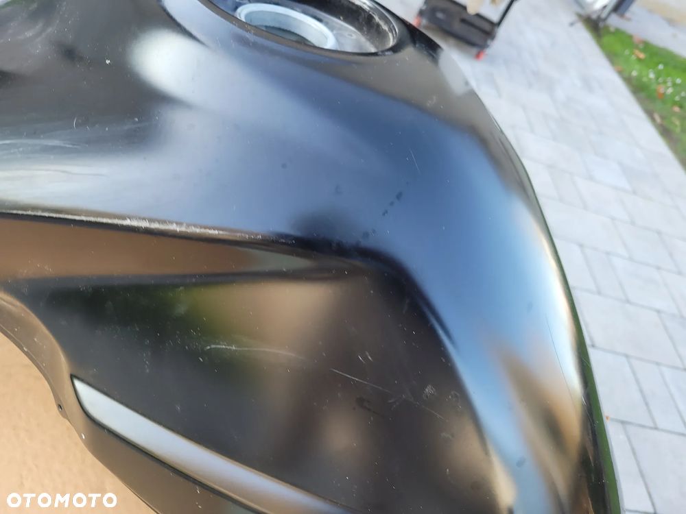 Bak, zbiornik paliwa Honda CB 1000R SC60 - 27