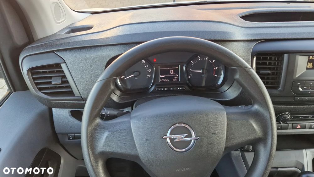 Opel Vivaro - 17