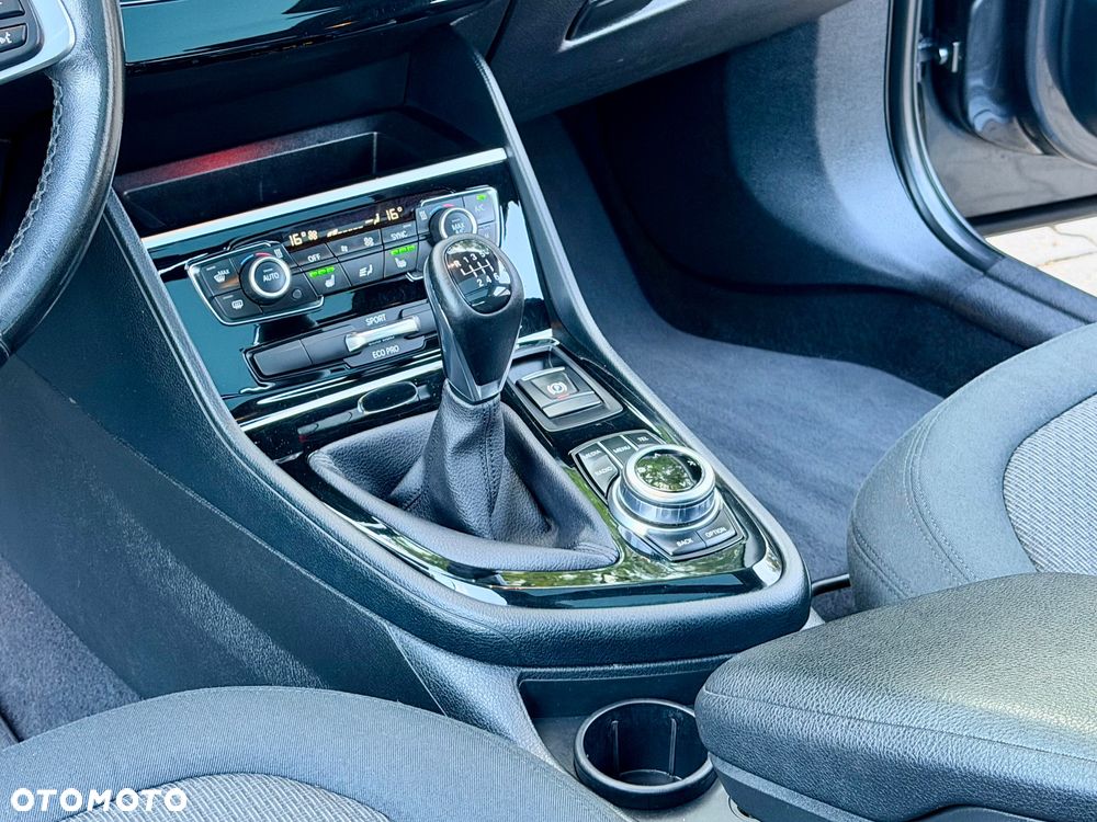 BMW Seria 2 218i Advantage - 28