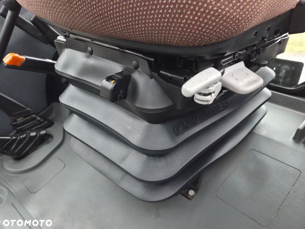 New Holland TL100A - 16