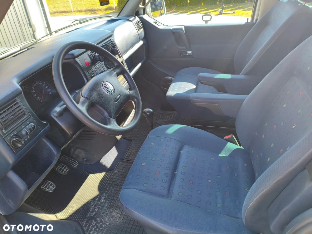 Volkswagen Caravelle - 7