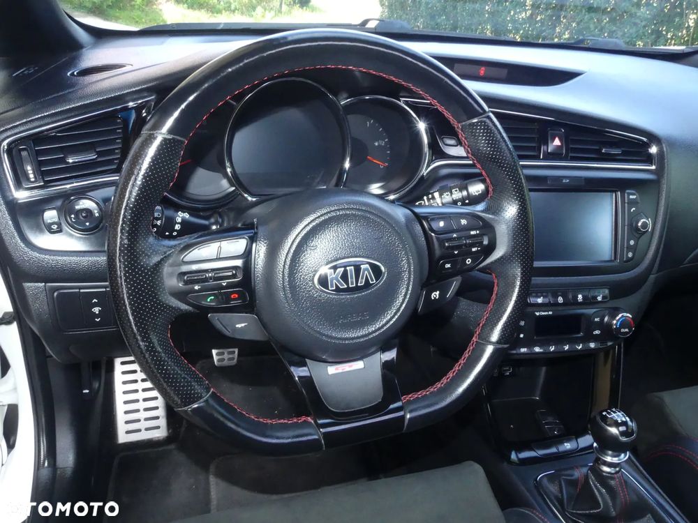 Kia Ceed - 28