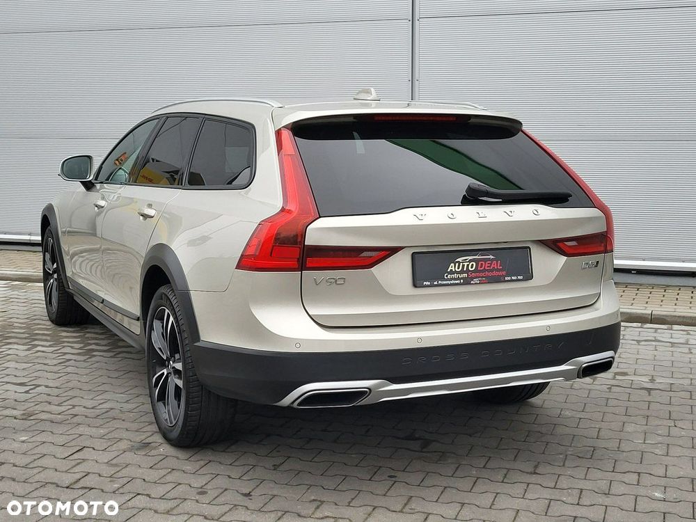 Volvo V90 Cross Country - 15