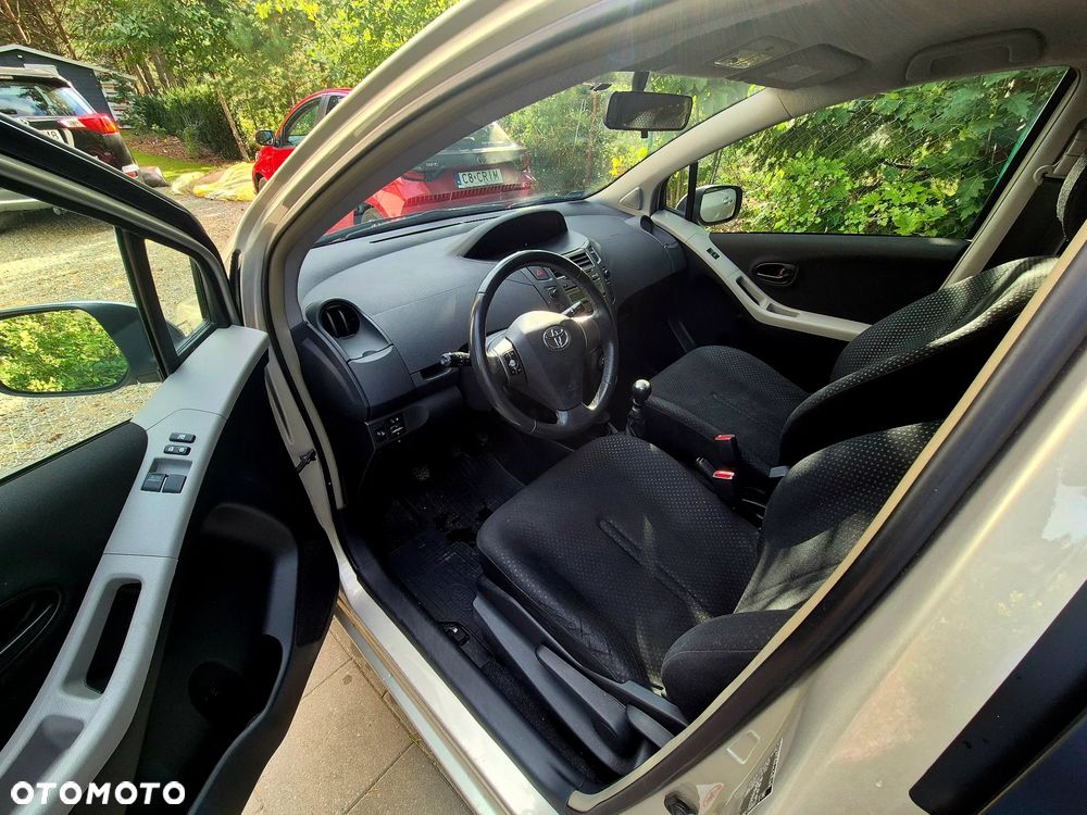 Toyota Yaris 1.33 Premium - 6