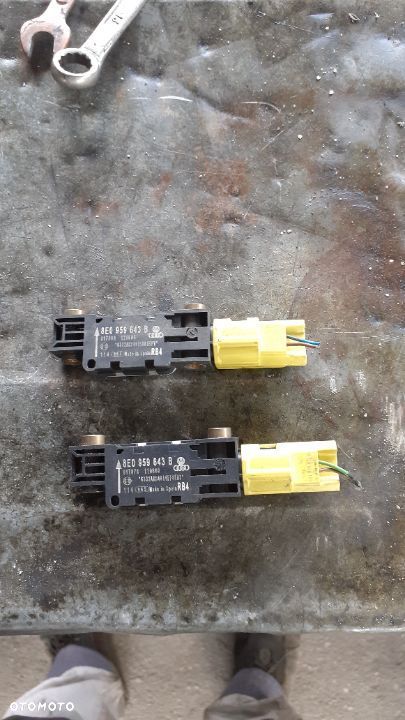 Czujnik uderzeniowy Audi 8E0 959 643B - 1