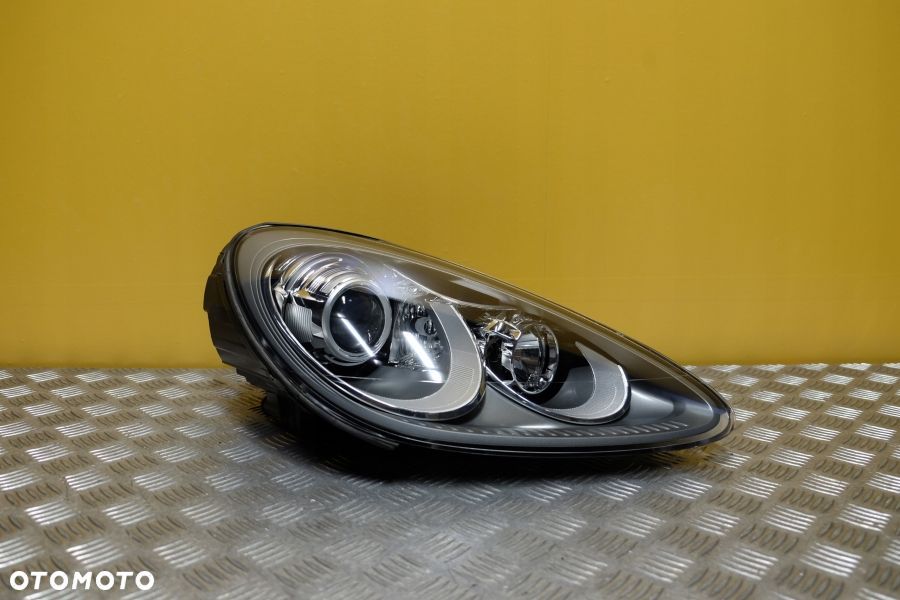 PORSCHE CAYENNE 2010 2011- REFLEKTOR LAMPA XENON R USA - 1