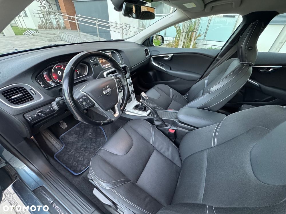 Volvo V40 - 16