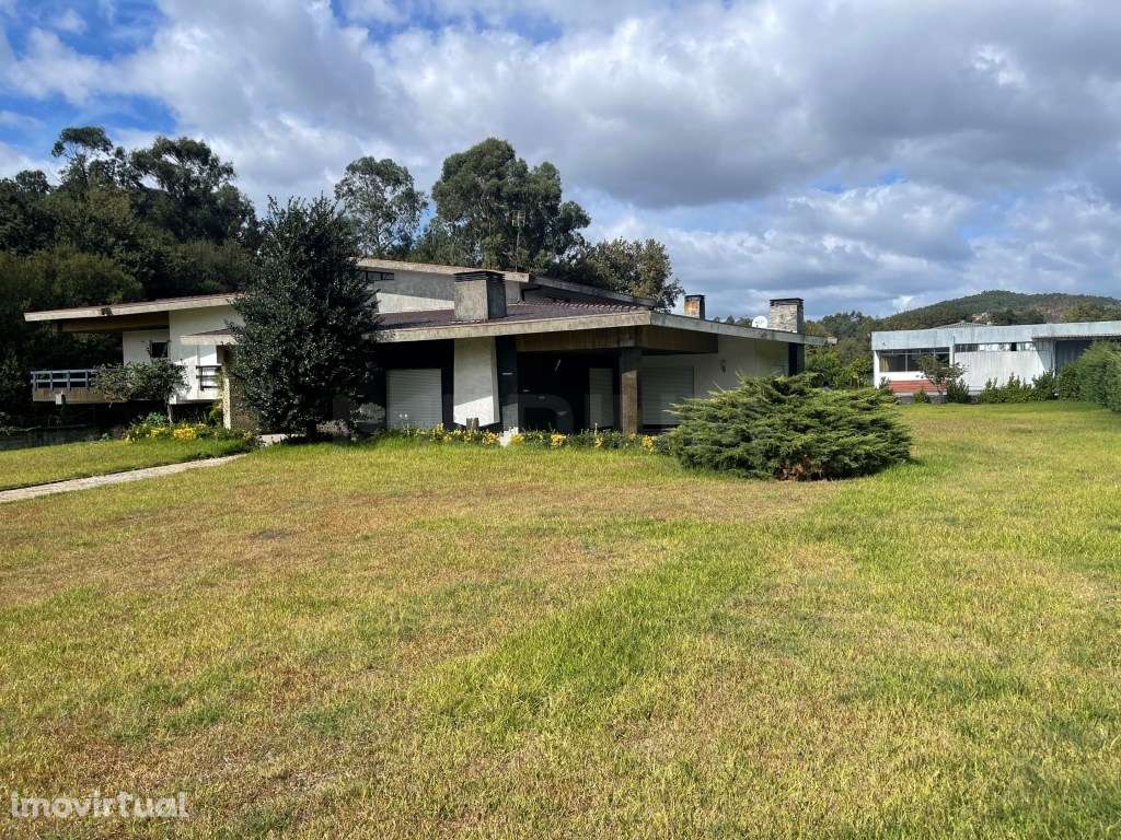 Moradia T5 e Armazém em Novais - Grande imagem: 3/43