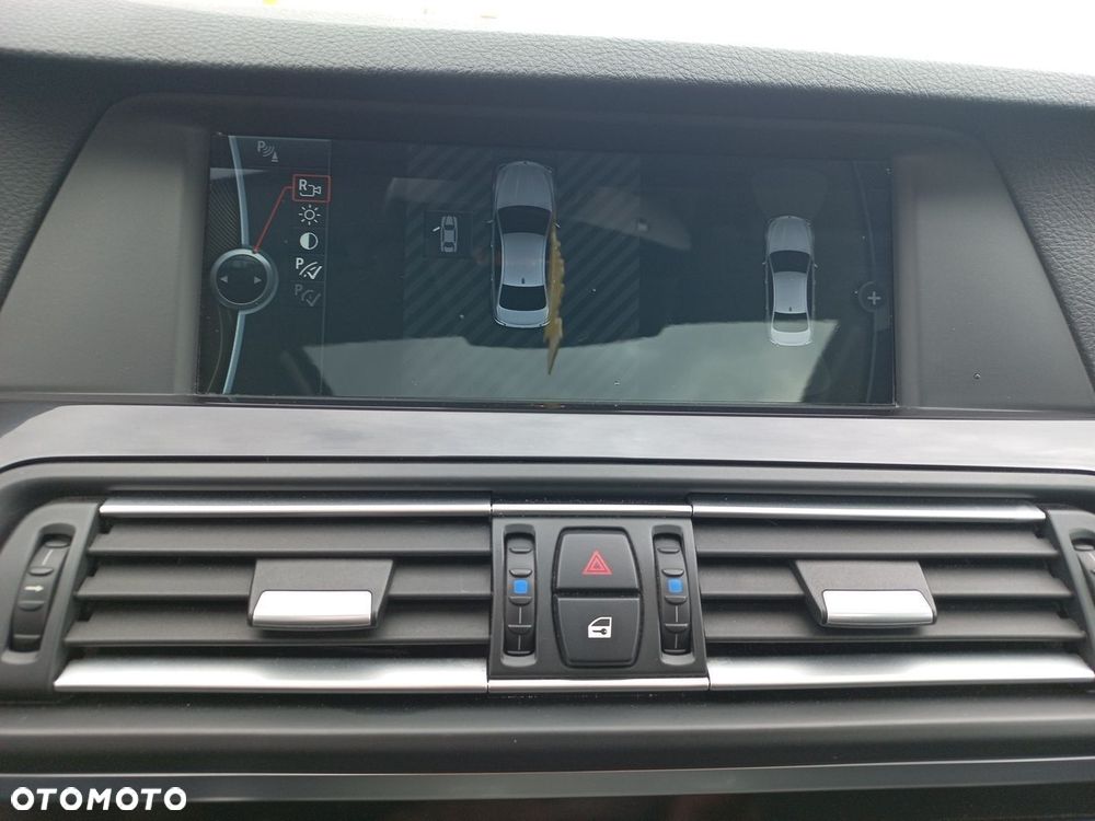 BMW Seria 5 550i - 23