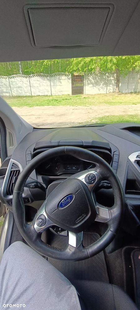 Ford Tourneo Custom - 34