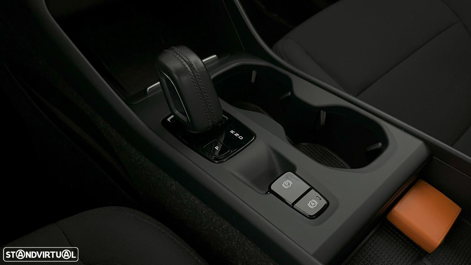 Volvo XC 40 1.5 T5 PHEV Momentum Plus - 4