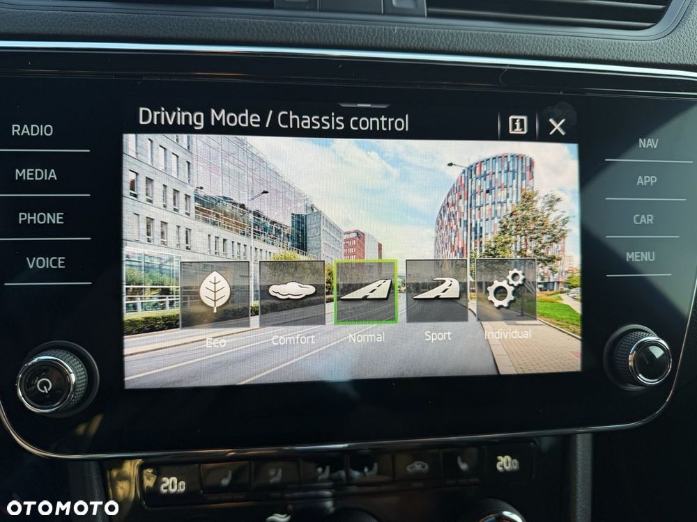 Skoda Superb 2.0 TDI SCR Sportline DSG - 10