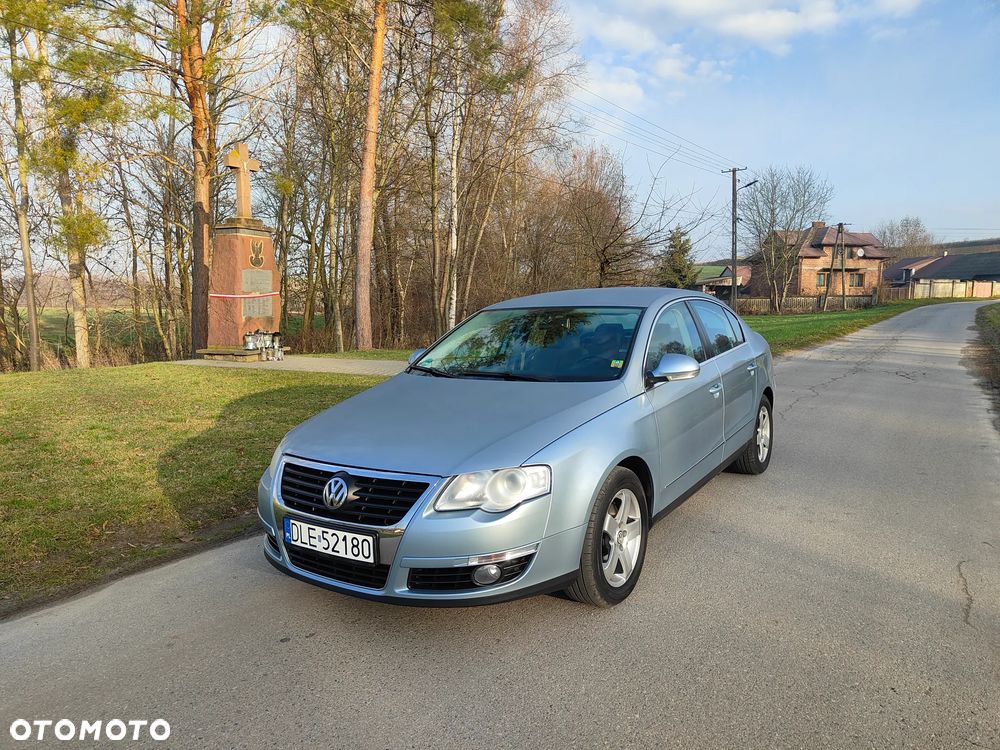 Volkswagen Passat 2.0 FSI Comfortline - 2