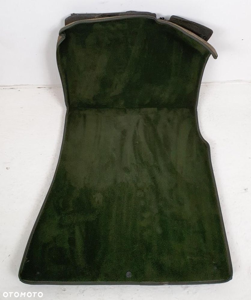 DYWANIK WYCIERACZKA PRAWY PRZÓD MERCEDES W126 - 1