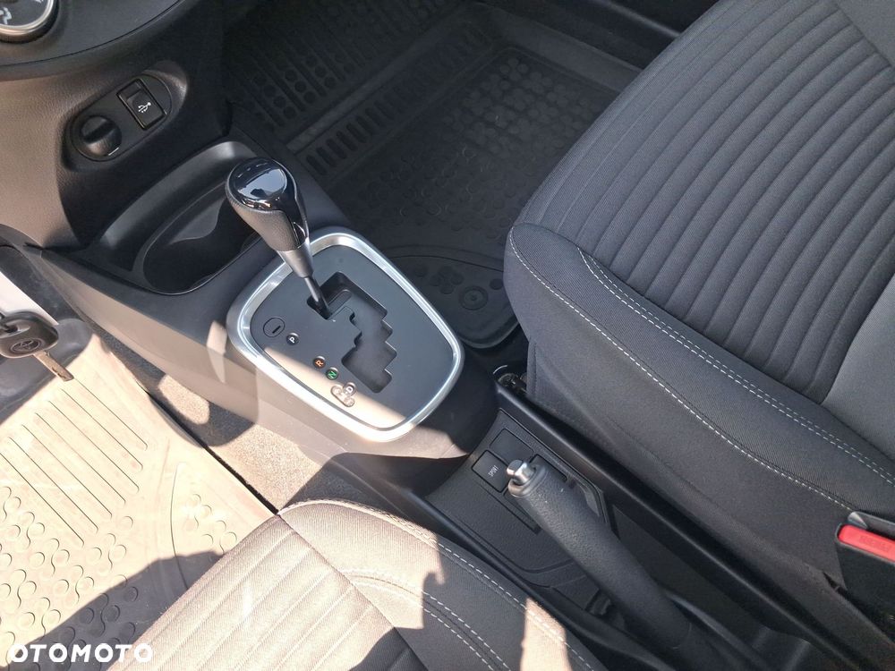 Toyota Yaris 1.5 Premium CVT - 25