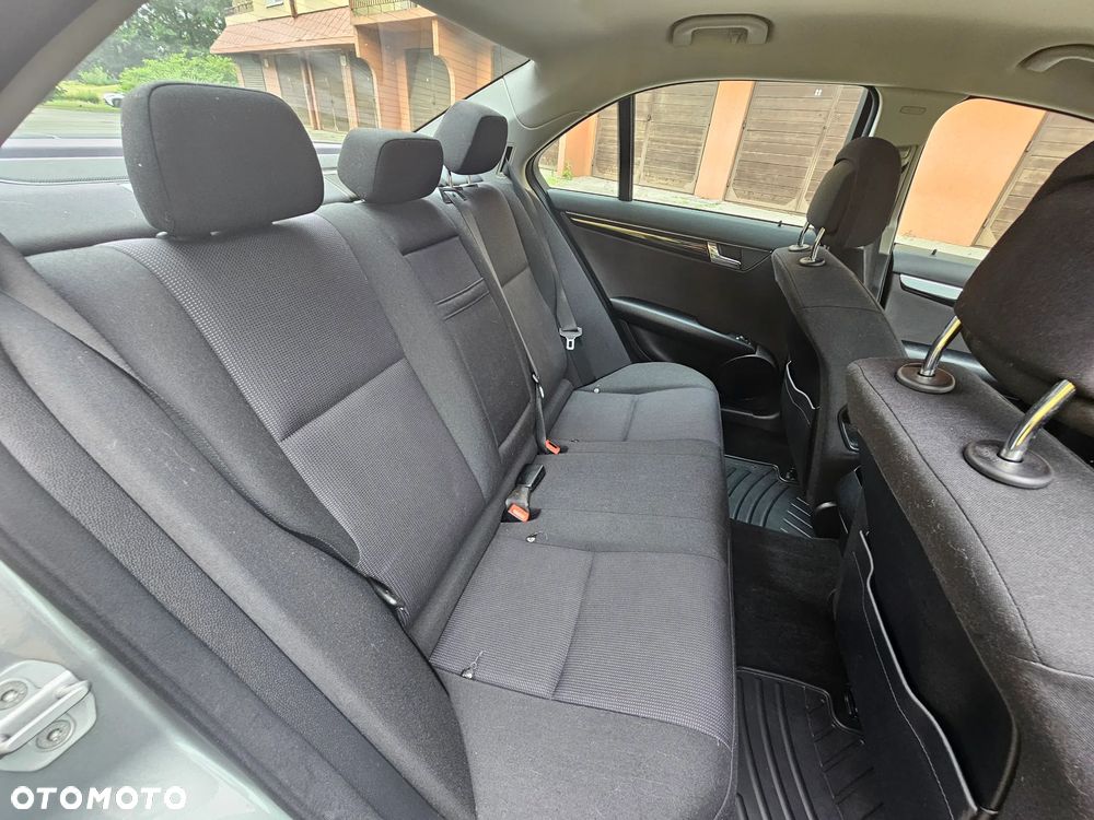 Mercedes-Benz Klasa C 180 Kompressor BlueEFFICIENCY - 22