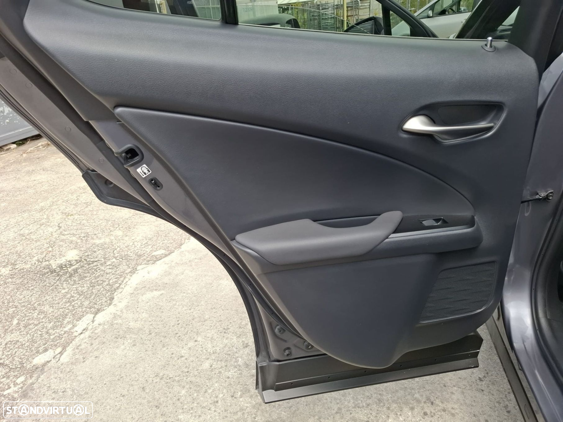 Lexus UX 250h Executive - 43