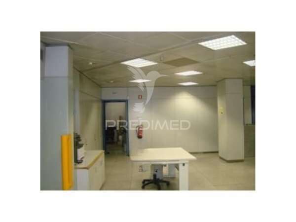 Espaço Comercial com 806 m² para Venda em Rio Tinto – Excelente Opo... - Grande imagem: 3/8