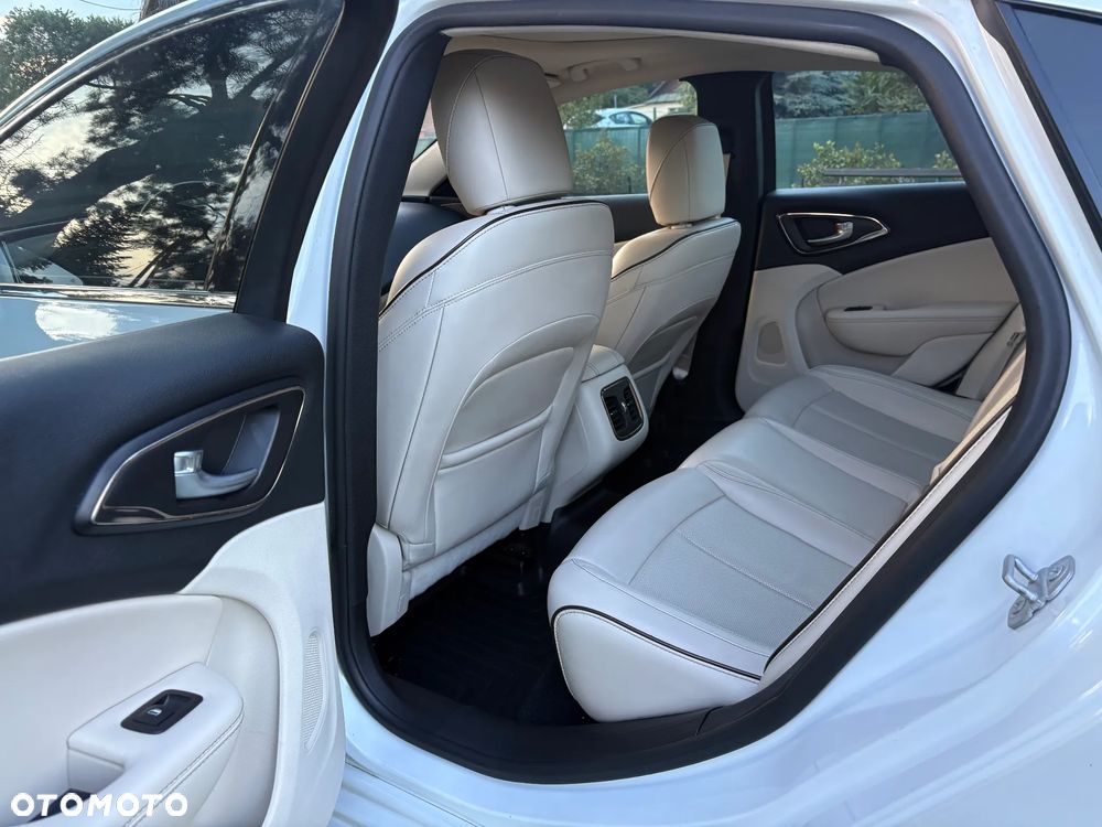 Chrysler 200 - 7