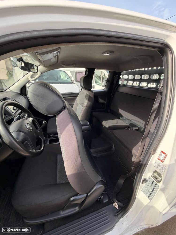 Toyota Hilux 4x4 - 11