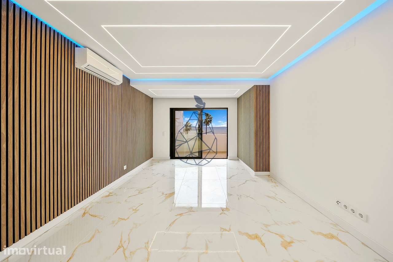 Apartamento T2 com Vista Mar Renovado na Primeira Linha da Praia em Qu - Grande imagem: 2/43