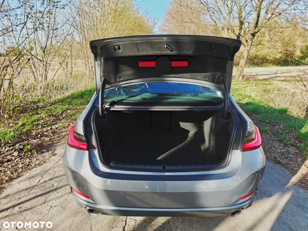 BMW Seria 3 320d xDrive mHEV - 9