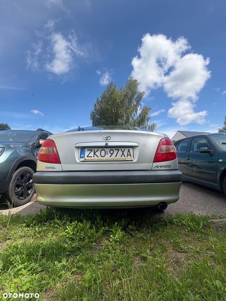 Toyota Avensis - 8