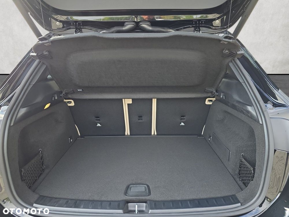 Mercedes-Benz GLA - 16