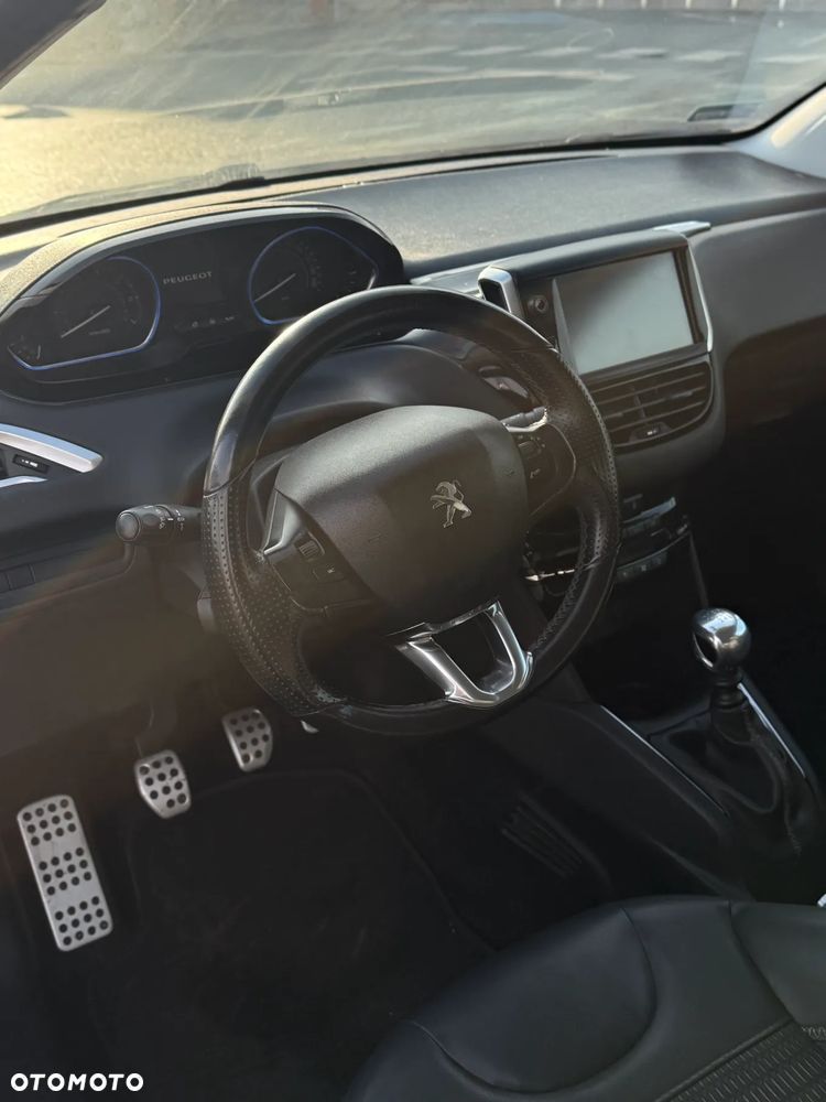 Peugeot 208 - 5