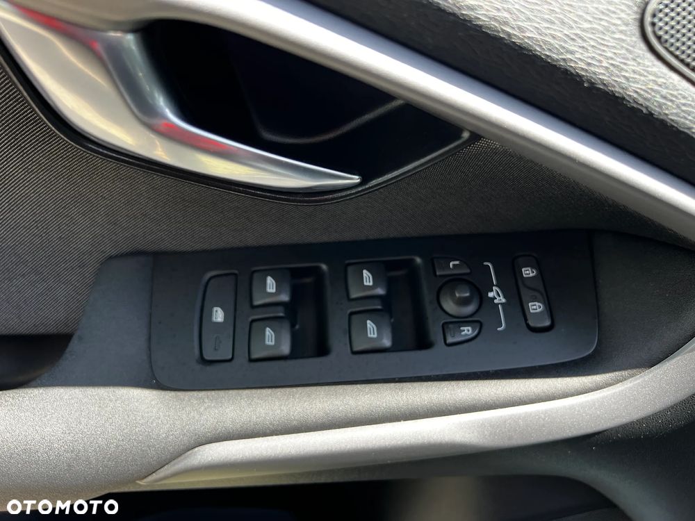 Volvo V40 Cross Country D2 Momentum - 15