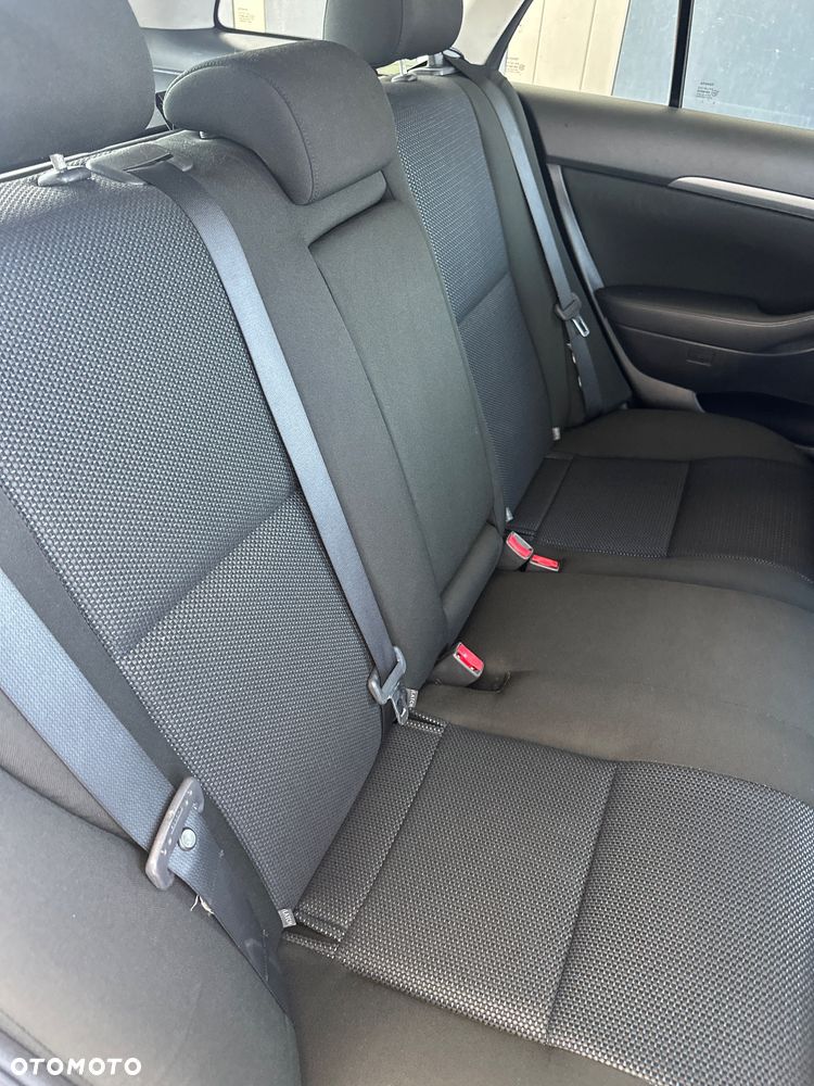 Toyota Avensis 2.2 D-4D X Premium - 9
