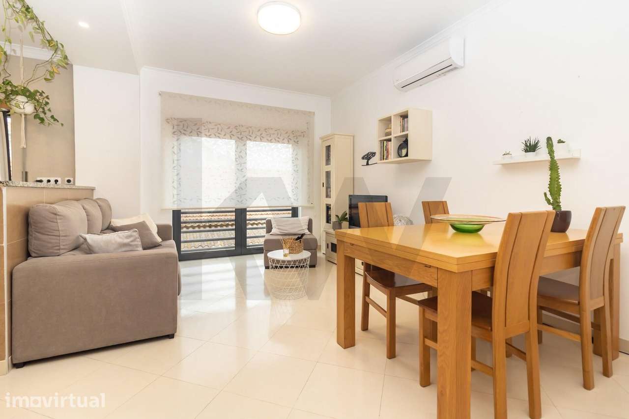 Apartamento T2+1 na Rua Sociedade Filarmónica Operária Amorense, Amora - Grande imagem: 4/51