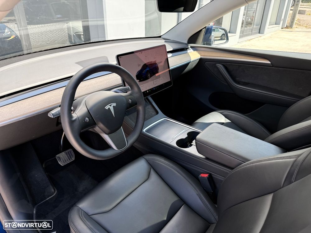 Tesla Model Y Long Range Dual Motor AWD - 13