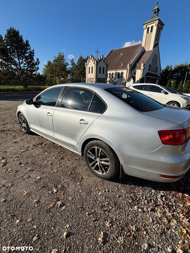 Volkswagen Jetta - 10