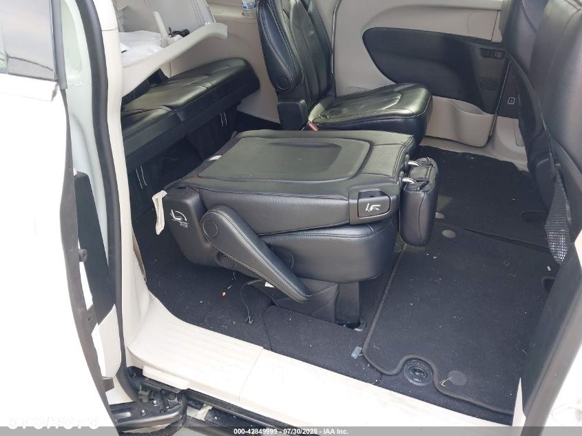 Chrysler Pacifica - 6