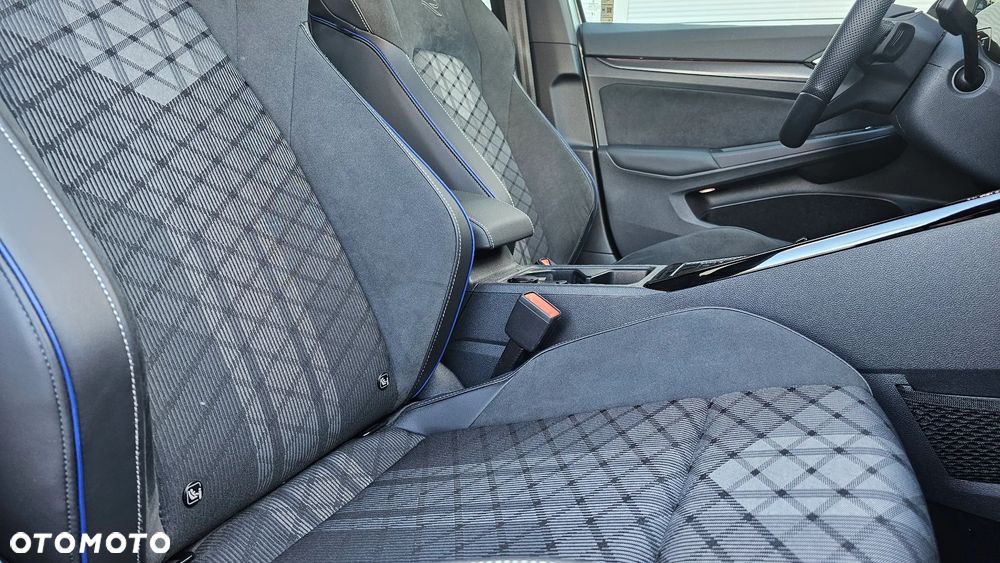 Volkswagen Golf 1.5 eTSI mHEV R-Line Plus DSG - 23