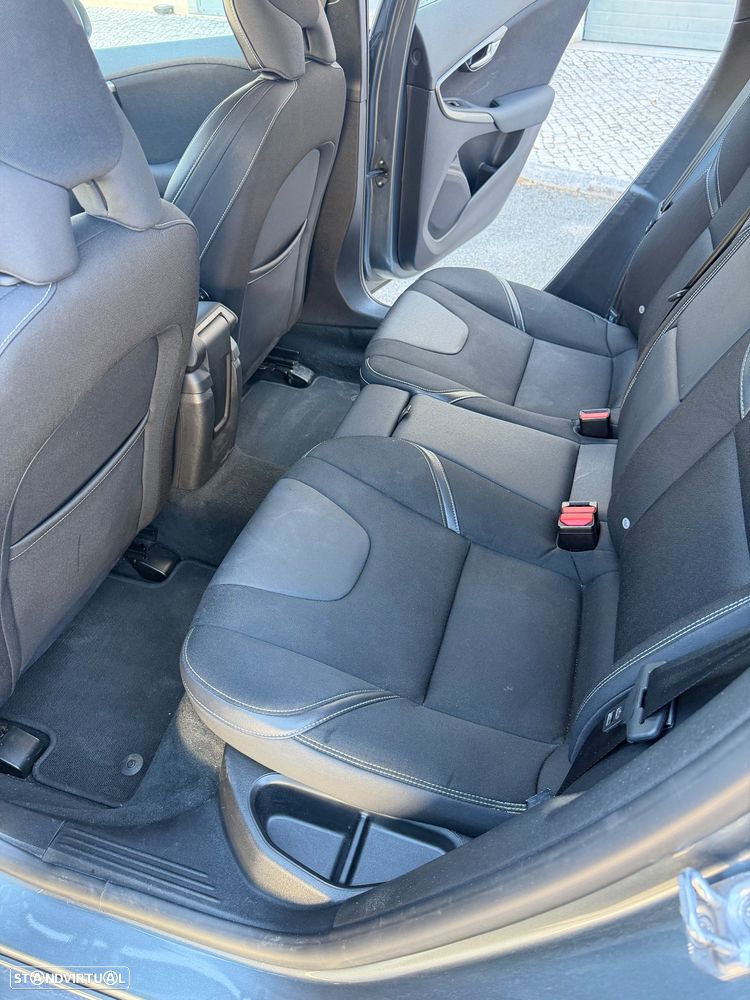 Volvo V40 D2 Kinetic - 11