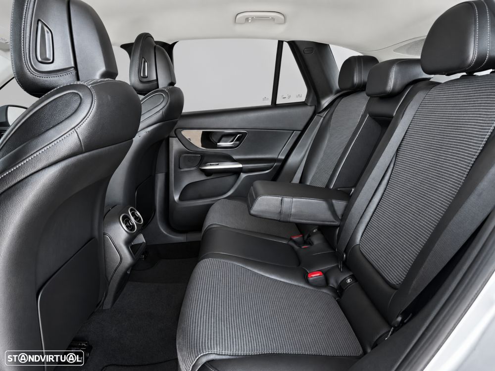 Mercedes-Benz GLC 300 e 4Matic 9G-TRONIC Avantgarde Advanced - 23