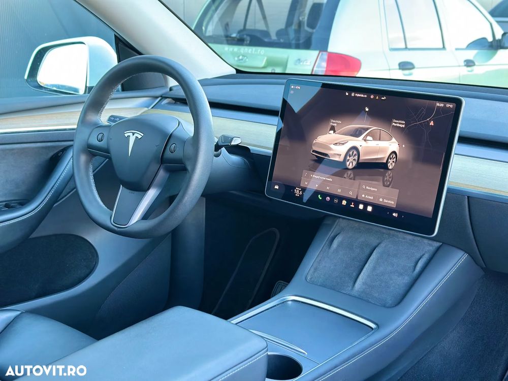 Tesla Model Y - 2
